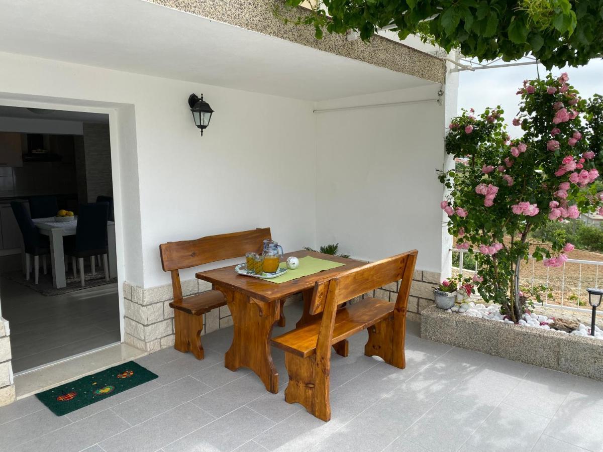 Apartment Carmen Trogir Exterior foto