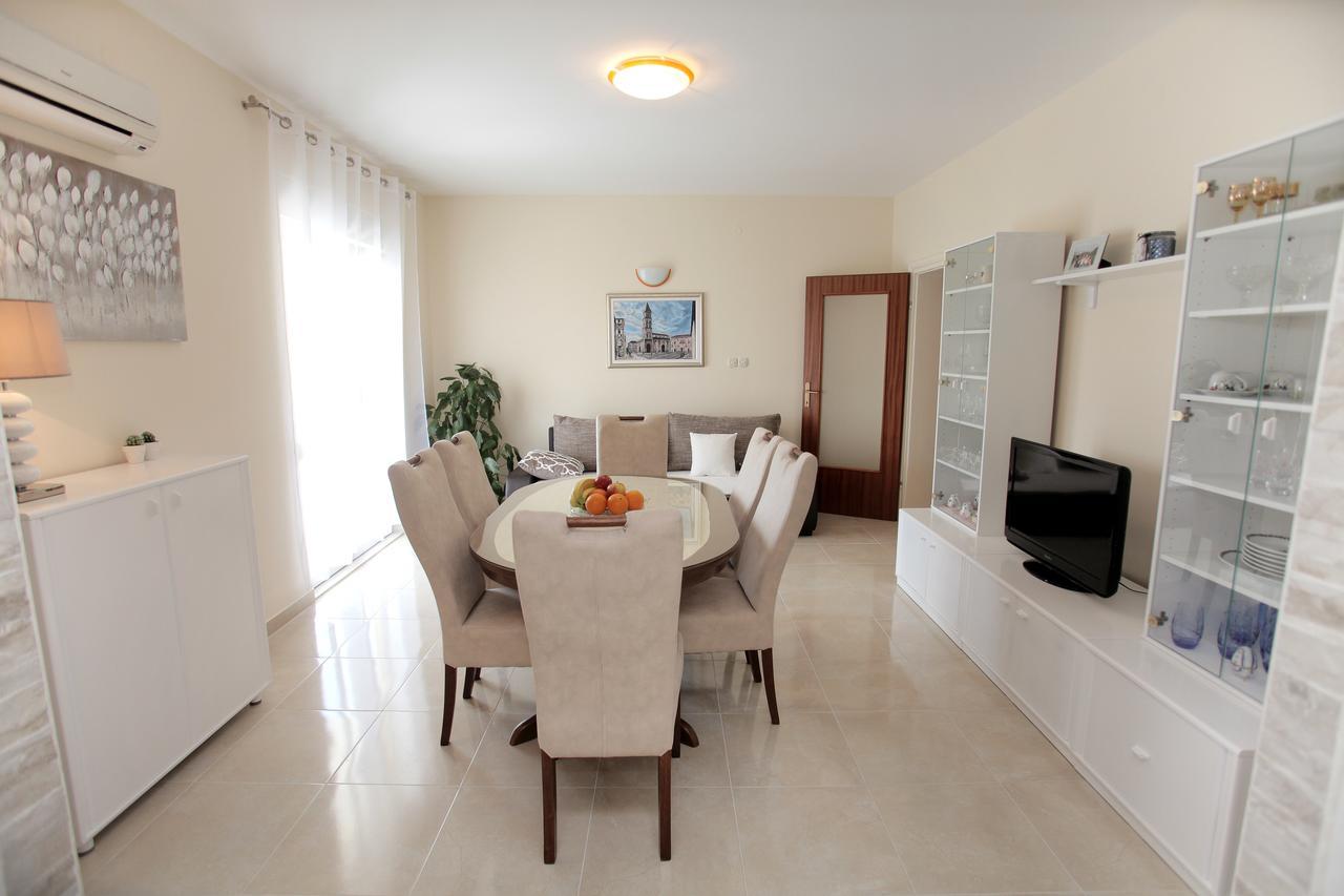 Apartment Carmen Trogir Exterior foto