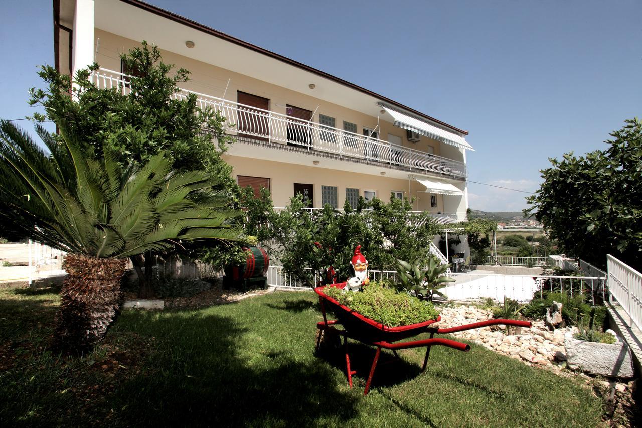 Apartment Carmen Trogir Exterior foto